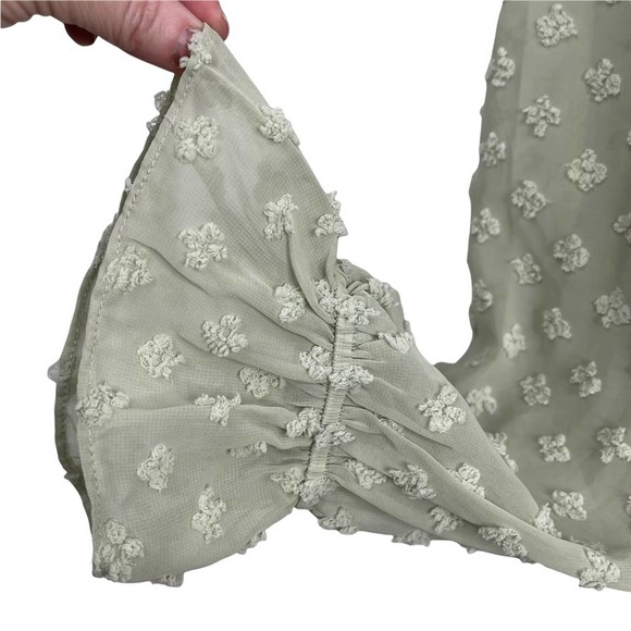 NWT Altar’d State Off Shoulder Clip Swiss Dot Crop Top Sage Shirt M - Picture 4 of 5